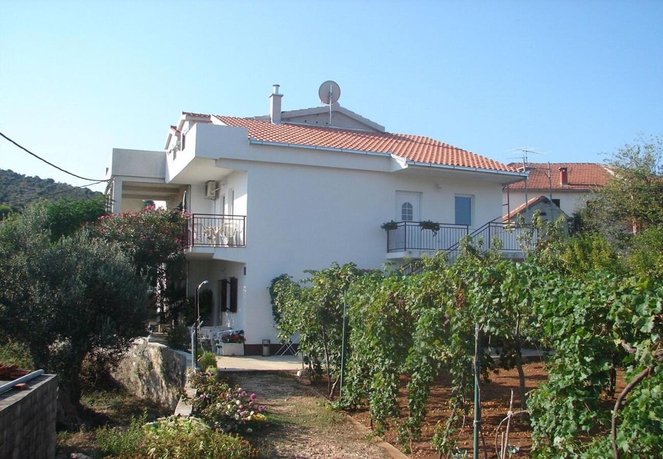 Apartment Slaven Vinisce Exterior photo